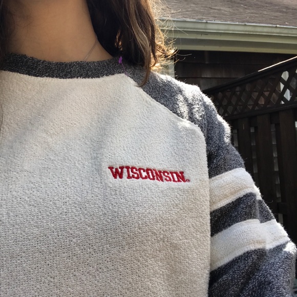 Wisconsin Pullover - Picture 3 of 5